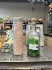 Two vases in a shelf